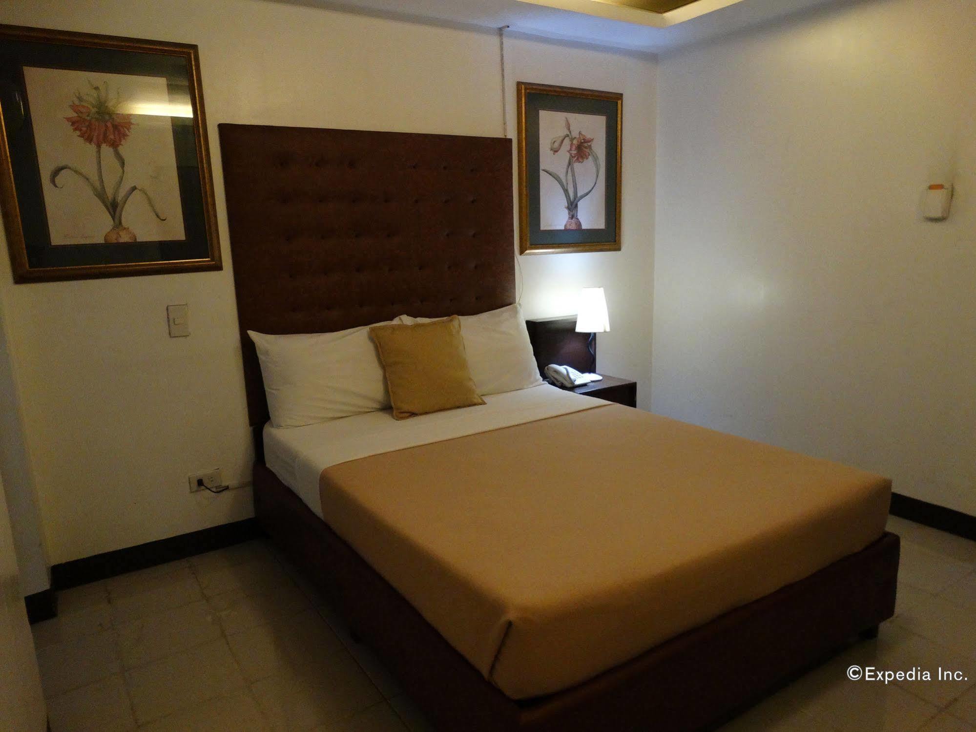 Silver Oaks Suites & Hotel Manila Exterior foto
