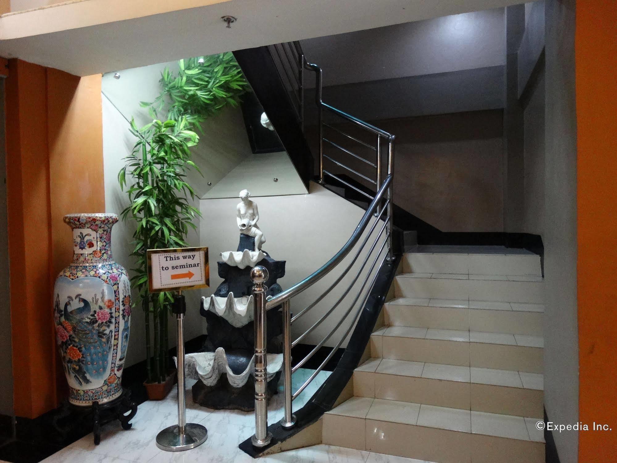 Silver Oaks Suites & Hotel Manila Exterior foto