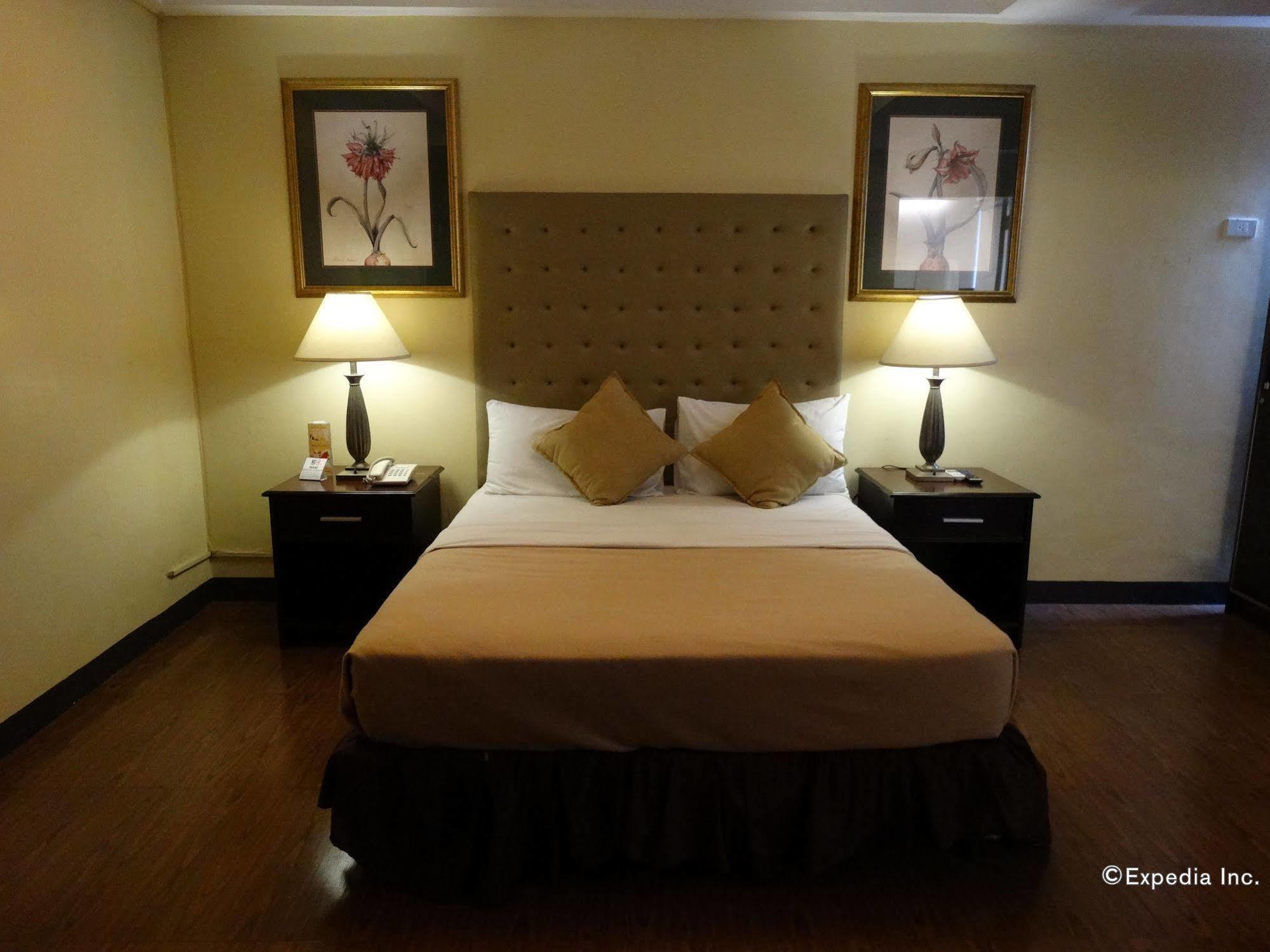 Silver Oaks Suites & Hotel Manila Exterior foto