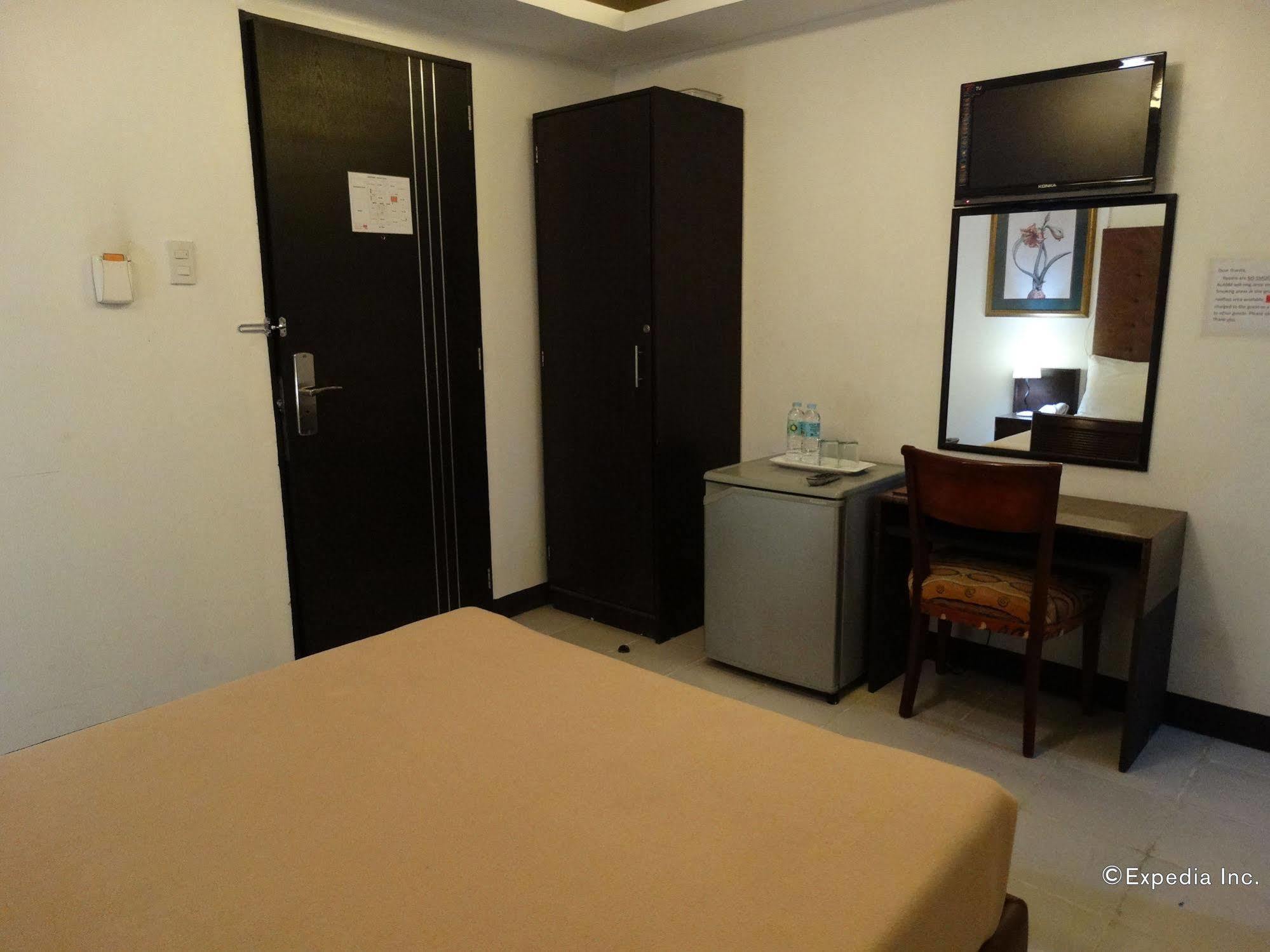 Silver Oaks Suites & Hotel Manila Exterior foto